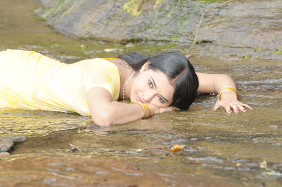 kadhalai kadhalikkiren movie anjali joyi saree cute stills